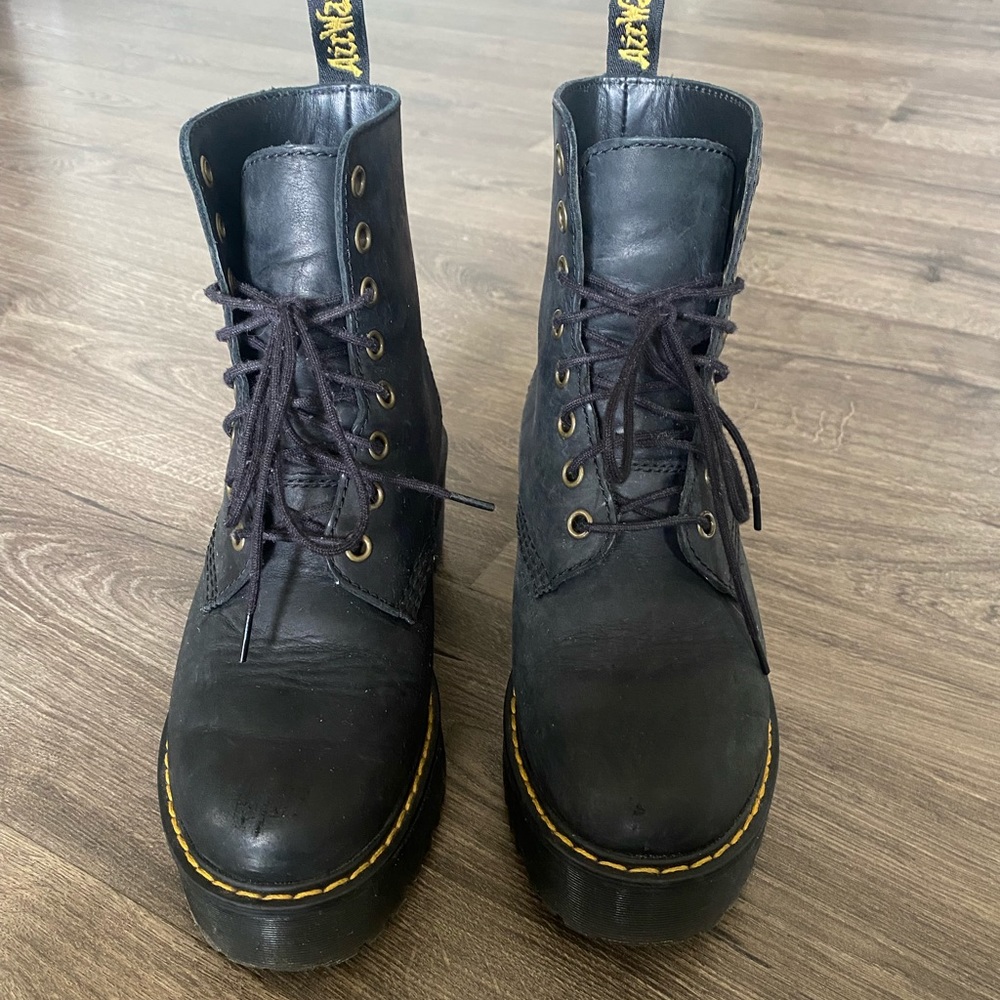 Womens size 6 Dr. Martens Shriver Hi 8-Eye Platform Boot - Black